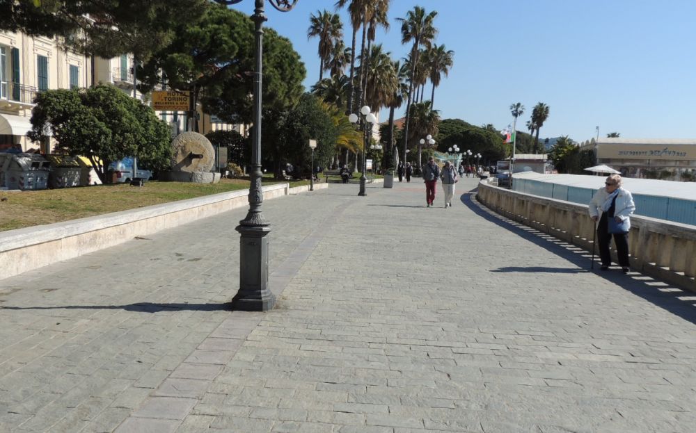 Il grande calo di turisti a Diano Marina preoccupa e suscita un dibattito mai visto prima, con gli stessi turisti che spiegano cosa non va