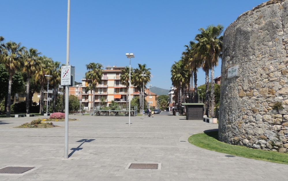 Karaoke, spettacoli per bambini, DjSet, informazioni sul mare e teatro a San Bartolomeo