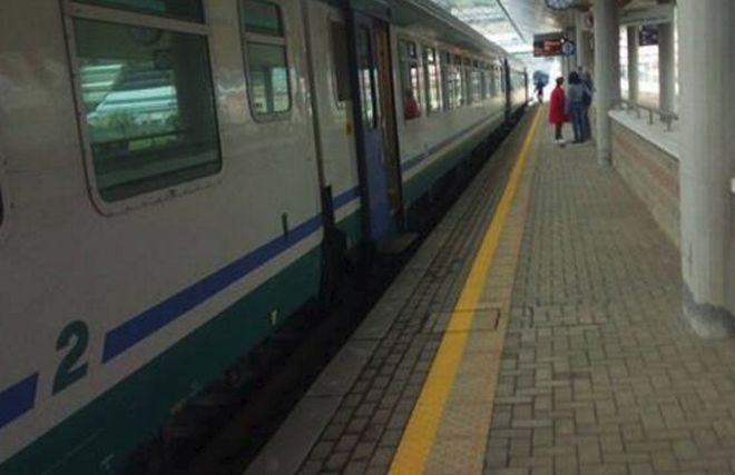 Il treno non si ferma a Imperia, pendolari imbufaliti costretti a scendere a Taggia e tornare indietro. Il racconto di uno di loro