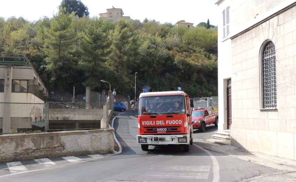 Diverse famiglie senza energia elettrica a Imperia per un corto circuito, intervengono i pompieri