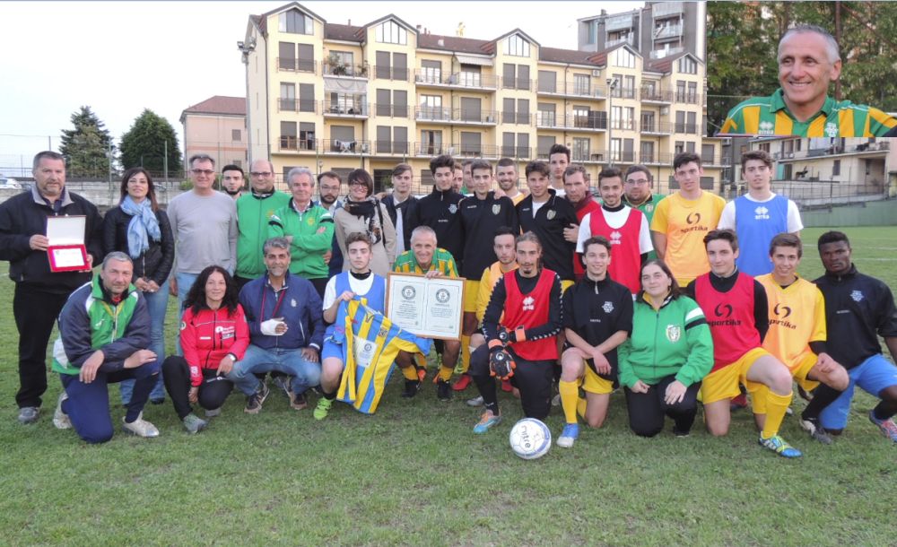 A Tortona il calciatore recordman Robert Carmona, 4 volte nel Guinness dei primati, fa visita all’Audax e regala uno dei suoi record