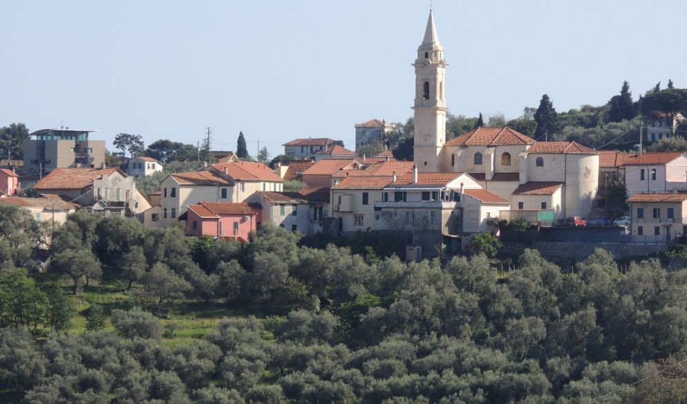 Sabato pomeriggio si cammina da Diano Marina fino a Diano Gorleri per catturare la bellezza del paesaggio montano sul mare