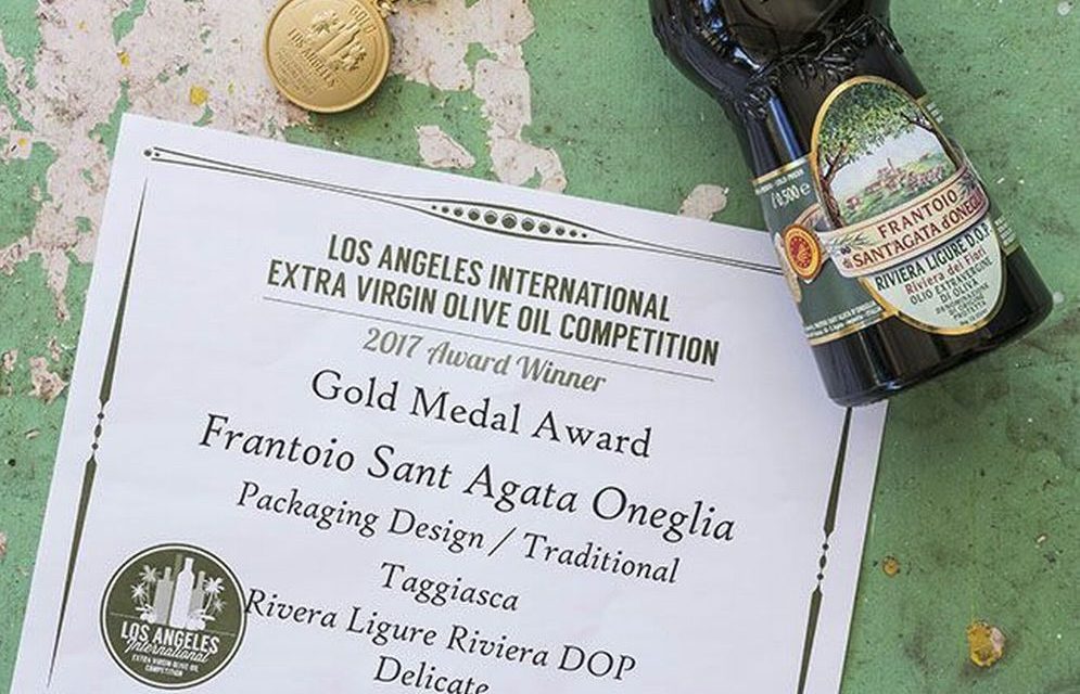 Successo a a Los Angeles del Frantoio di Sant’Agata di Oneglia in evidenza  la bottiglia di olio DOP Riviera Ligure