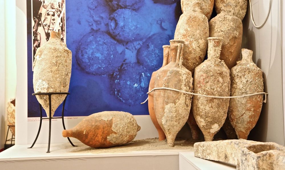 Diano Marina, come avevamo anticipato dieci giorni fa, lunedì ha ufficialmente riaperto la sezione archeologica del museo