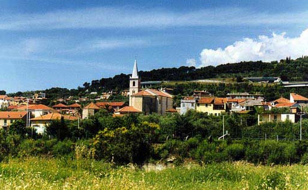 Fiamme in un Deposito di legna alla frazione Pairola di San Bartolomeo al mare