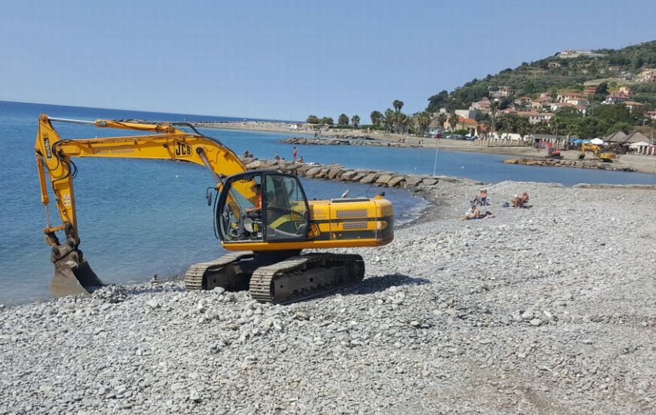 Il Comune di Imperia sta ultimando la pulizia delle spiagge libere. Ok fra pochi giorni