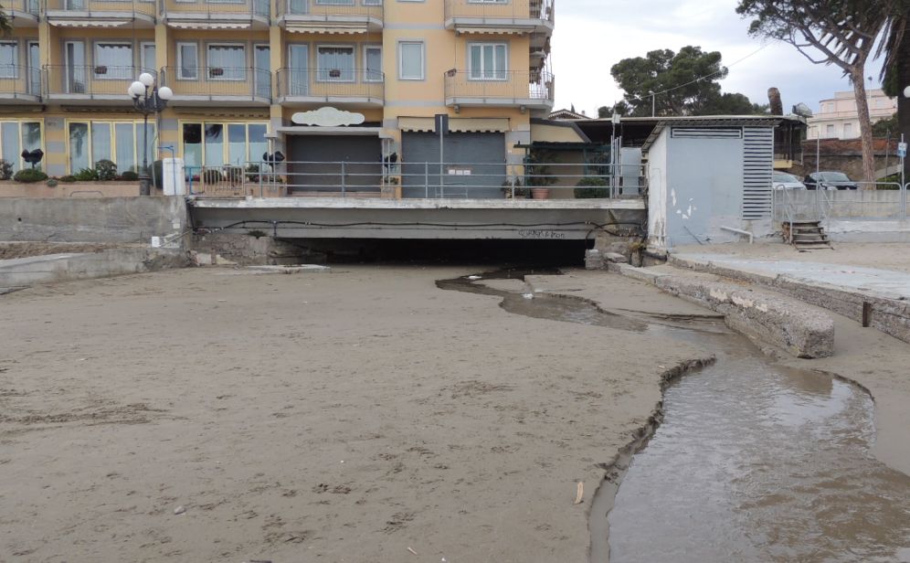 Diano Marina ha ripulito il rio Mortula dai rifiuti