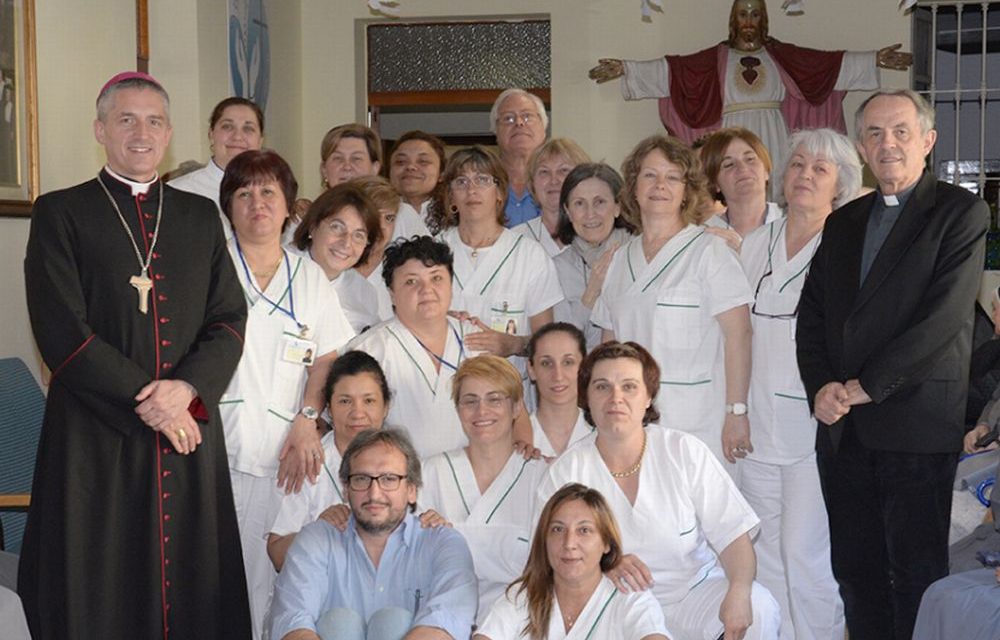 Il vescovo di Tortona va a trovare le suore di Pontecurone e le operatrici/Il racconto di una lettrice