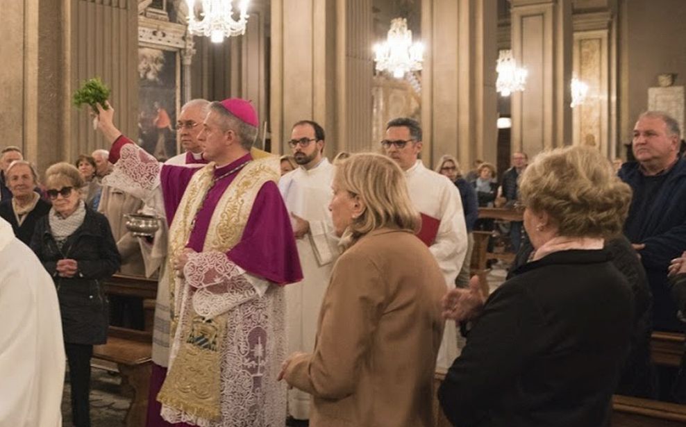 Il Vescovo di Tortona ha iniziato il tour di visite pastorali: in Duomo, al Cimitero e alla Canale./Le immagini