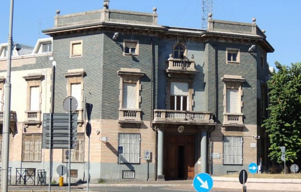 Inseguimento in auto nel centro di Tortona tra carabinieri e due stranieri che finiscono agli arresti domiciliari