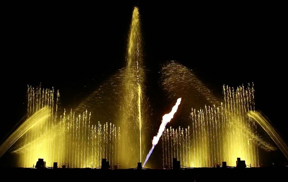 A Diano marina arrivano le Fontane Danzanti Luminose in piazza Papa Giovanni grazie al Comitato Sant’ Anna