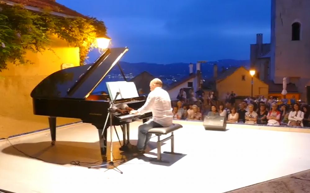 Notevole  successo a Cervo del concerto del pianista dianese Diego Genta
