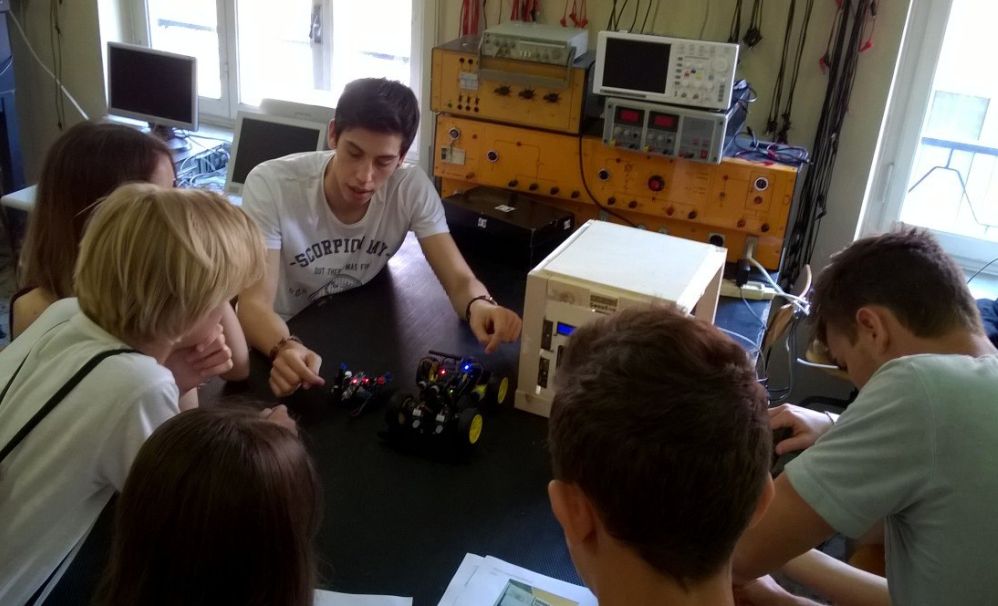 I giovani dell’Itis di Imperia hanno presentato i loro innovativi progetti elettronici./Le immagini