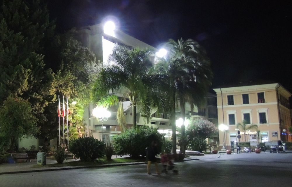 Sabato Diano marina accende le luci di Natale con uno spettacolo in piazza del Comune