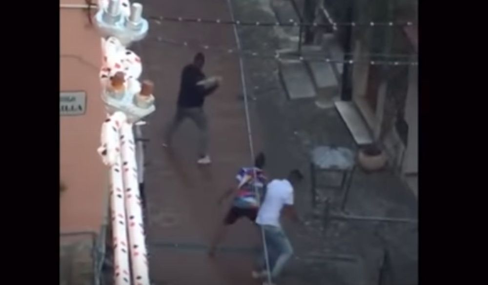 Il giallo della “Kasba” di Sanremo: un filmato con stranieri che lanciano sassi e gridano in arabo misteriosamente rimosso dalla rete. Da chi?