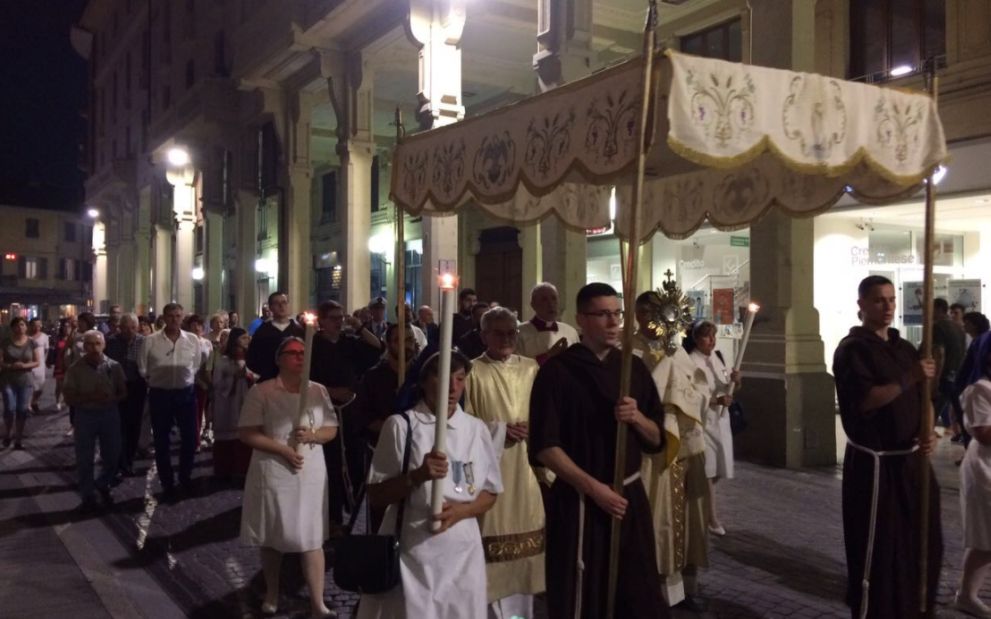 I tortonesi in processione per il Corpus Domini