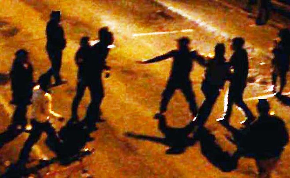 Violenta rissa in discoteca a Bosco Marengo: i Carabinieri del pronto intervento arrestano quattro persone.