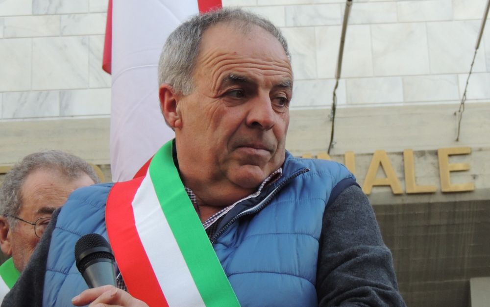 Scuola più bella a Diano Castello grazie all’acquisto di un dondolo e un gazebo