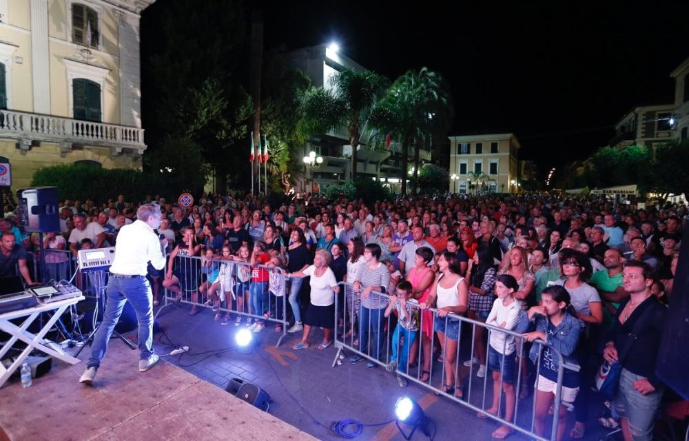 Dopo “Turista Protagonista” Gianni Rossi ha ideato “Tutti cantano Sanremo” tour che parte stasera da San Bartolomeo./Le date