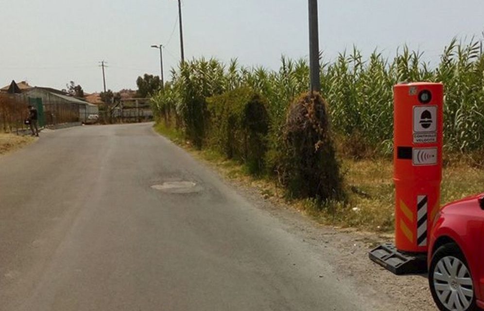 In attesa dei marciapiedi che arriveranno con la nuova viabilità ecco i “Velo Ok” a Diano marina, contestati però