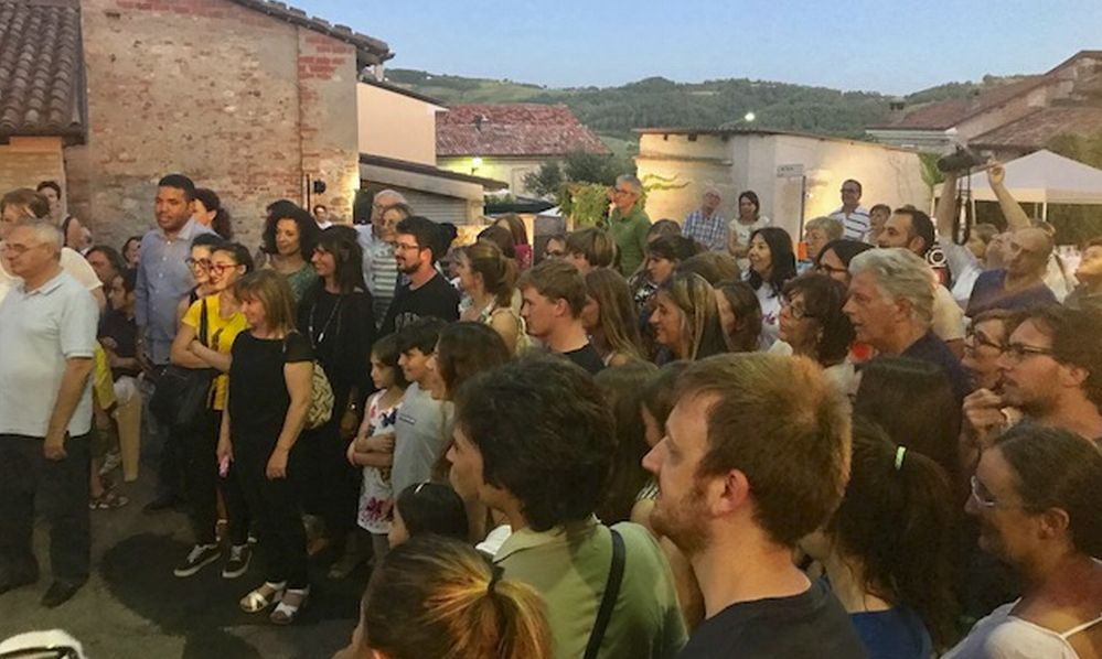 Vho colpisce ancora: boom di presenze alla frazione tortonese per “Vho in arte”/Le immagini