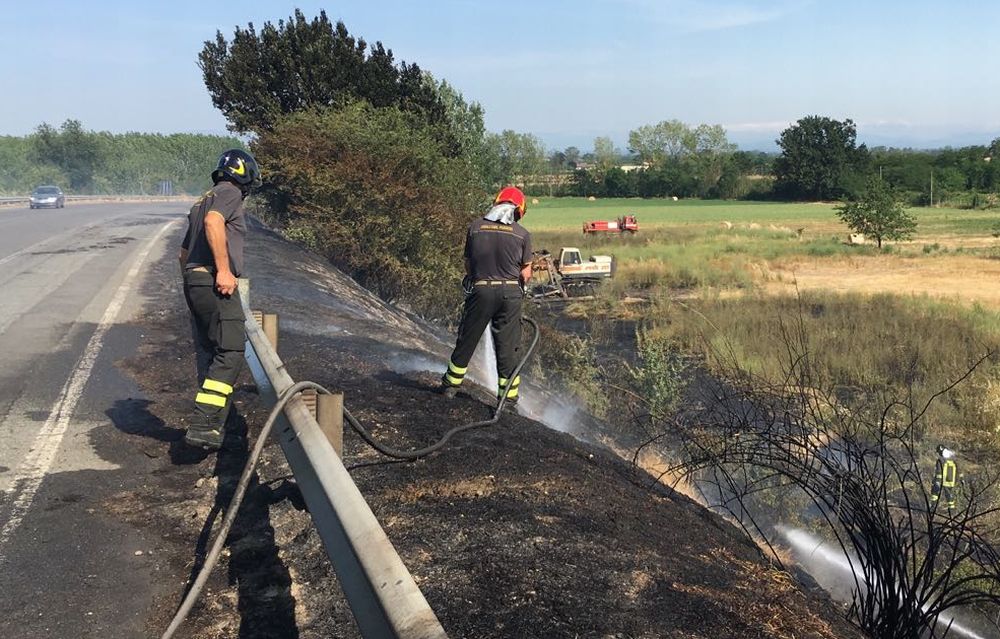 Brucia la campagna a Tortona e Novi Ligure: decine gli interventi e a Viguzzolo torna lo spauracchio del piromane