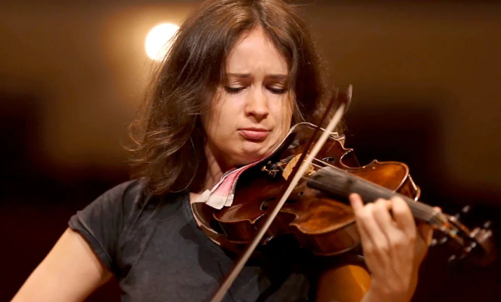 A Cervo sul sagrato dei corallini sabato si esibisce la violinista Patricia Kopatchinskaja,