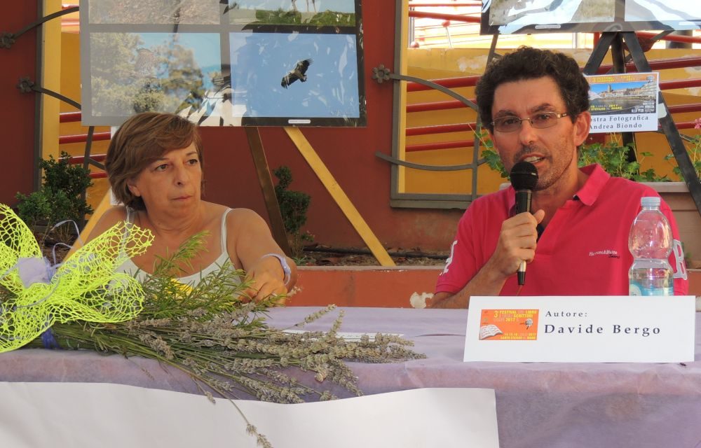 Lo scrittore dianese Davide Bergo ha presentato il suo ultimo libro giallo “Le tre carte”