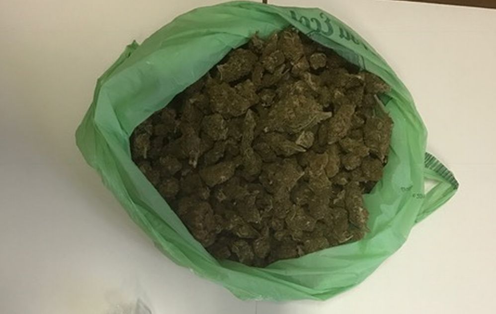 I Carabinieri di Alessandria sequestrano questa marijuana a un giovane italiano che viene arrestato