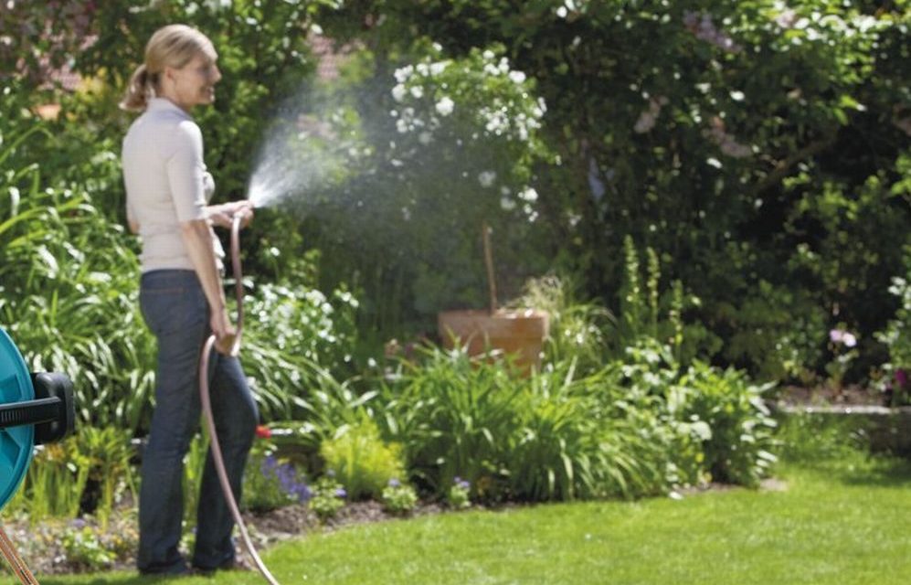 C’é siccità, Il Comune di Tortona vieta di annaffiare giardini e prati, di lavare l’auto in casa e riempire piscine private