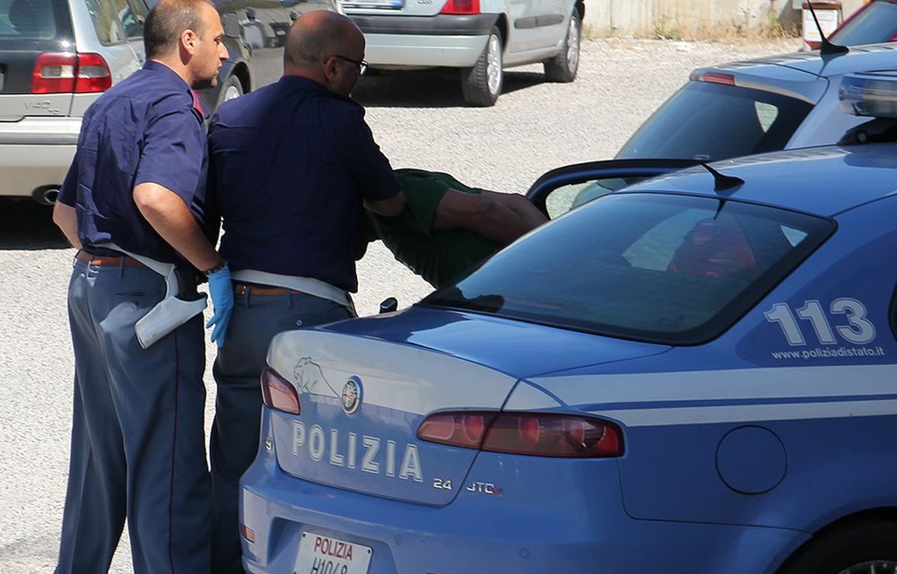 Tenta di rubare al “Libraccio” di Alessandria, arrestato dalla Polizia