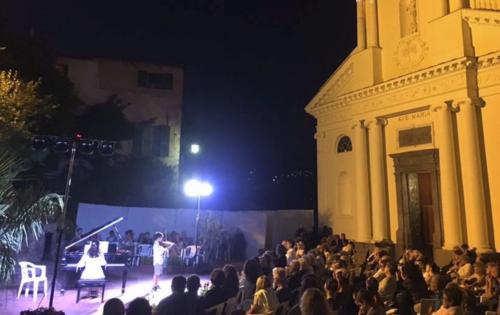 Ecco i nomi dei 5 finalisti del premio “Rovere d’oro” che esibiranno stasera a San Bartolomeo al Mare