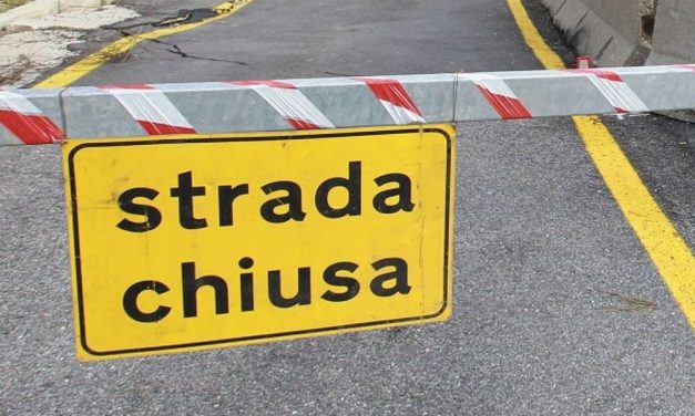 Cedimento dell’asfalto ad Alessandria: transennato e interdetto al traffico il tratto finale di una strada del centro: via Pontida