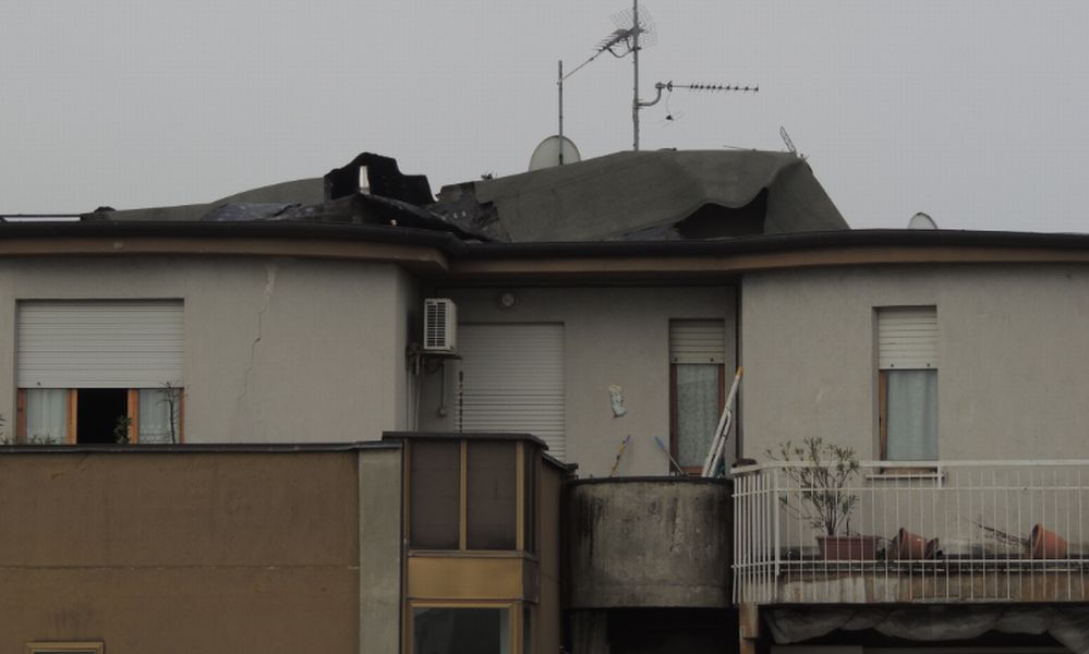 Violento temporale a Tortona: tetti scoperchiati decine di cantine allagate, alberi caduti, cartelli divelti e…/Le immagini