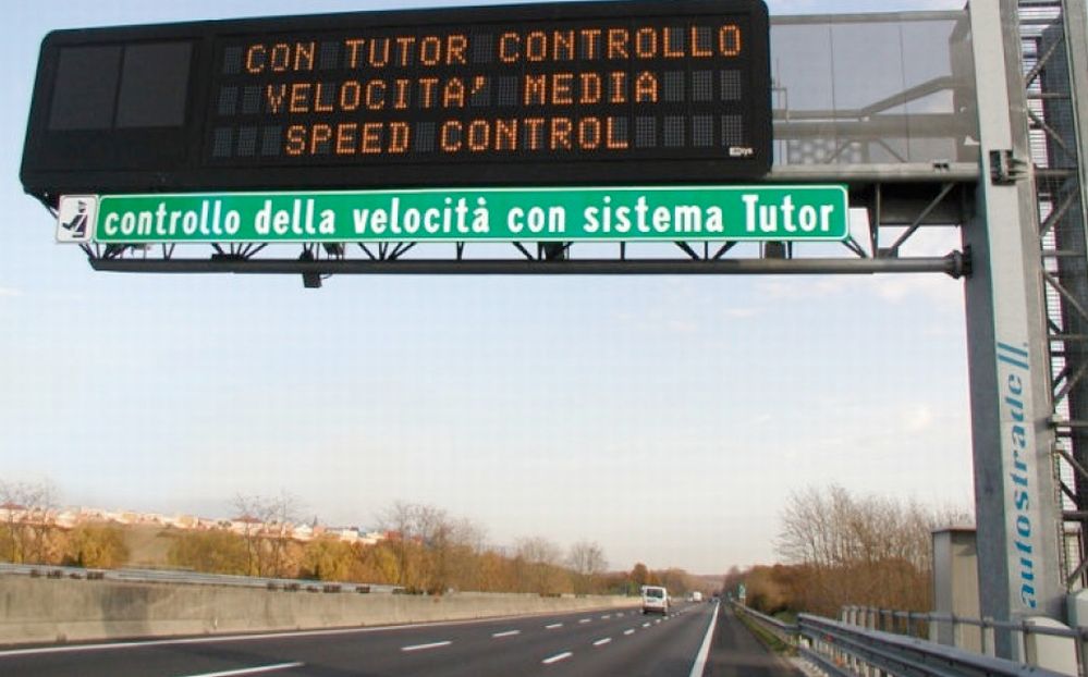 A Folle velocità sull’ A/26 verso il mare e con la targa alterata per superare i tutor, preso però dalla POlstrada di Ovada