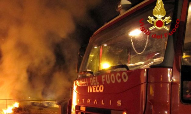 Un incendio vicino al cimitero di san Salvatore Monferrato