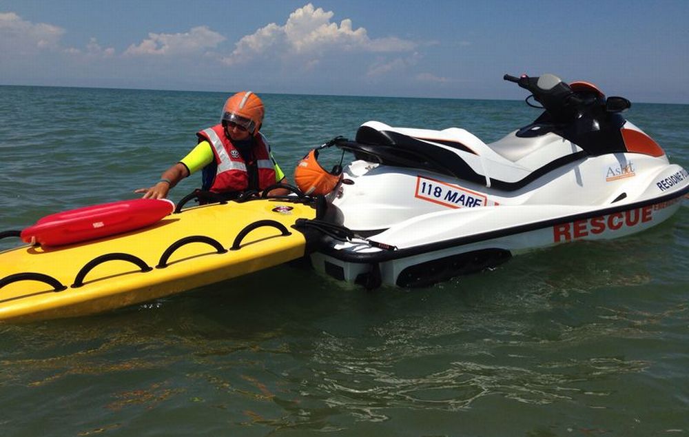 Dramma a Ventimiglia, un giovane ventenne uccide inavvertitamente il padre con lo scooter d’acqua. Inutili i soccorsi del 118