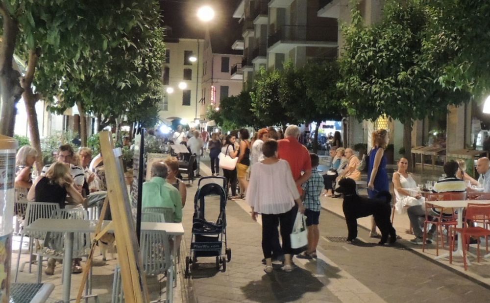Mai vista tanta gente così a Diano Marina a fine agosto, è boom di turisti e abitanti di seconde case