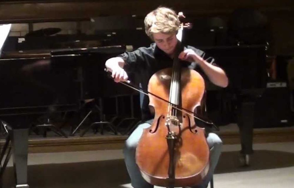 Il violoncellista svedese Daniel Thorrel vince il “Rovere d’oro” di San Bartolomeo al Mare. Urso: “Continueremo ad investire in questa manifestazione”