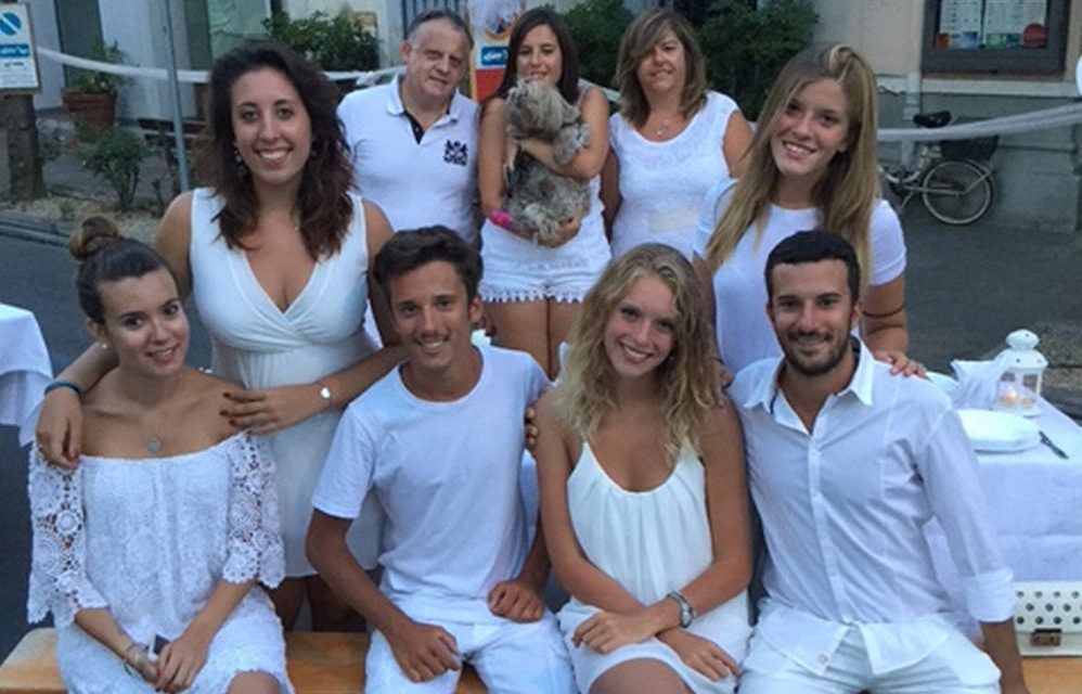 Le immagini della singolare “Cena in Bianco” organizzata dai dianesi del Gruppo FB “Sei di Diano Marina se…”