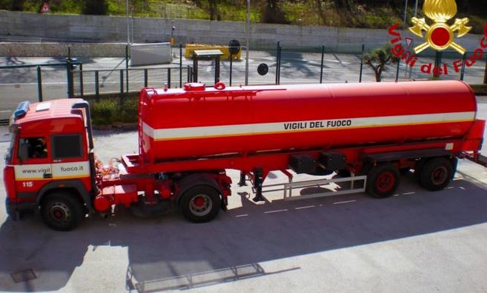 Villa Faraldi (e Ranzo) senz’acqua potabile da molte ore, i Vigili del fuoco si stanno attivando con le autobotti per riempire le vasche di approvvigionamento