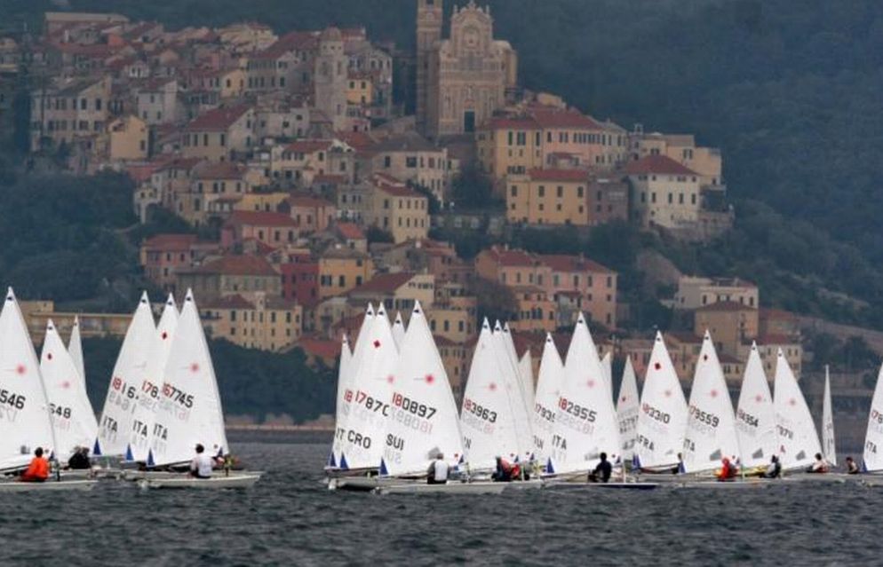 Domenica serata di musica per tutti offerta dal Club del Mare di Diano Marina in occasione dei 50 anni della sua Scuola di Vela