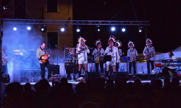 Mercoledì a Diano San Pietro un concerto dei Belli Fulminati nel bosco