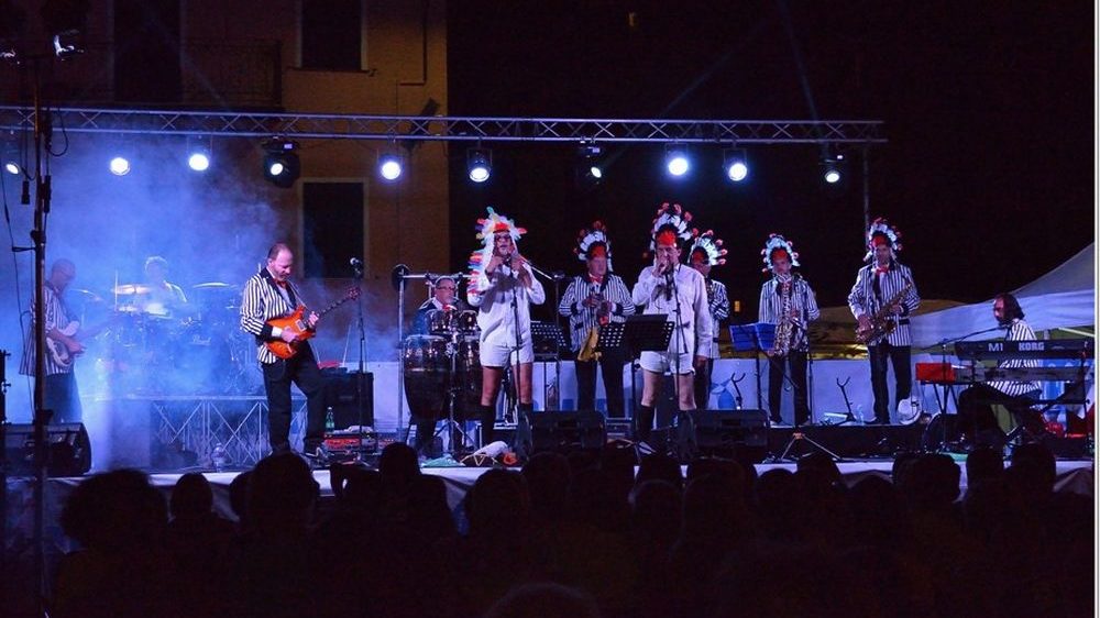Mercoledì a Diano San Pietro un concerto dei Belli Fulminati nel bosco