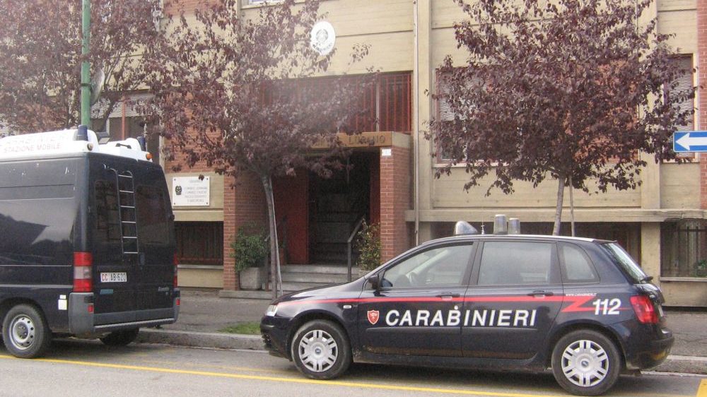 Marito e moglie litigano, i vicini chiamano i Carabinieri ma la coppia rifiuta di dare le generalità, denunciati