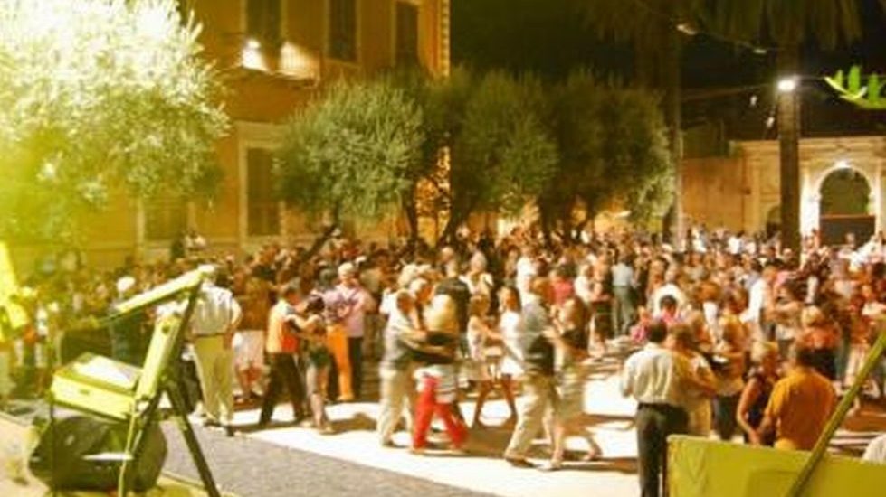 Diano marina, nel week end si mangia e si balla a Villa Scarsella
