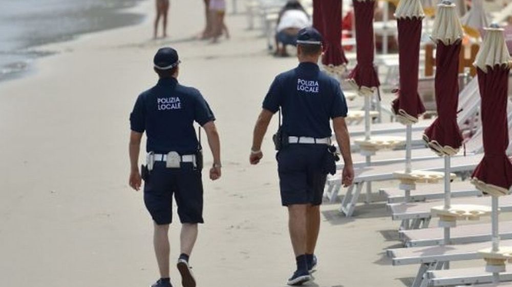 La Guardia Costiera e la Polizia Municipale intervengono per la pubblica fruizione delle spiagge presso il Comune di San Bartolomeo al Mare