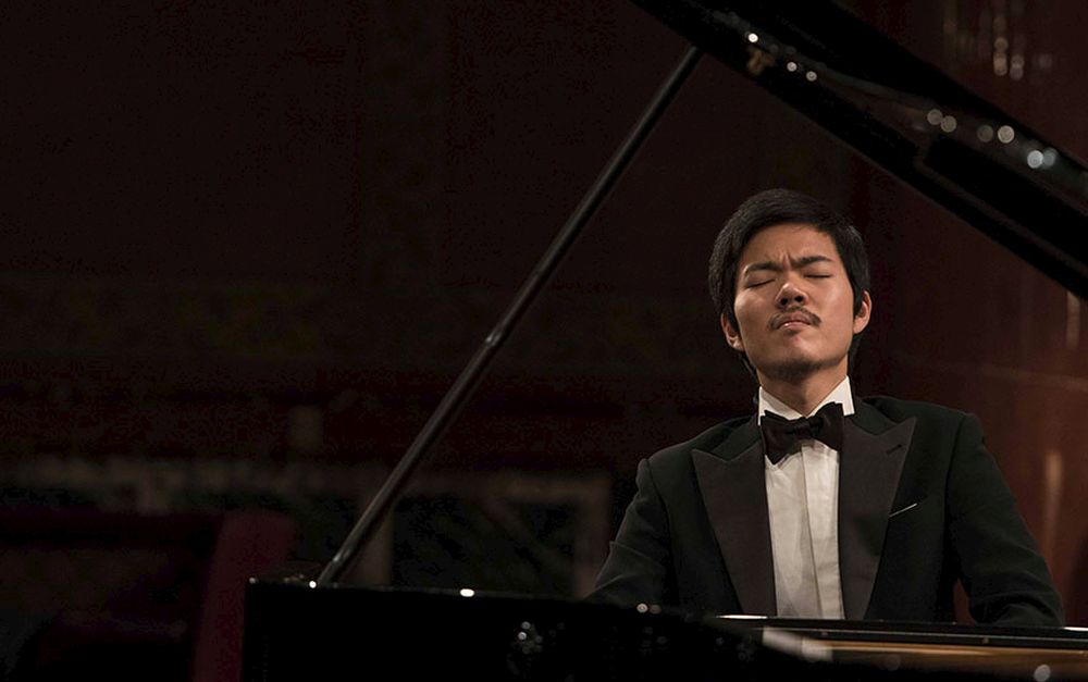 Mercoledì sul sagrato dei Corallini a Cervo si esibisce il pianista di fama internazionale   Honggi Kim