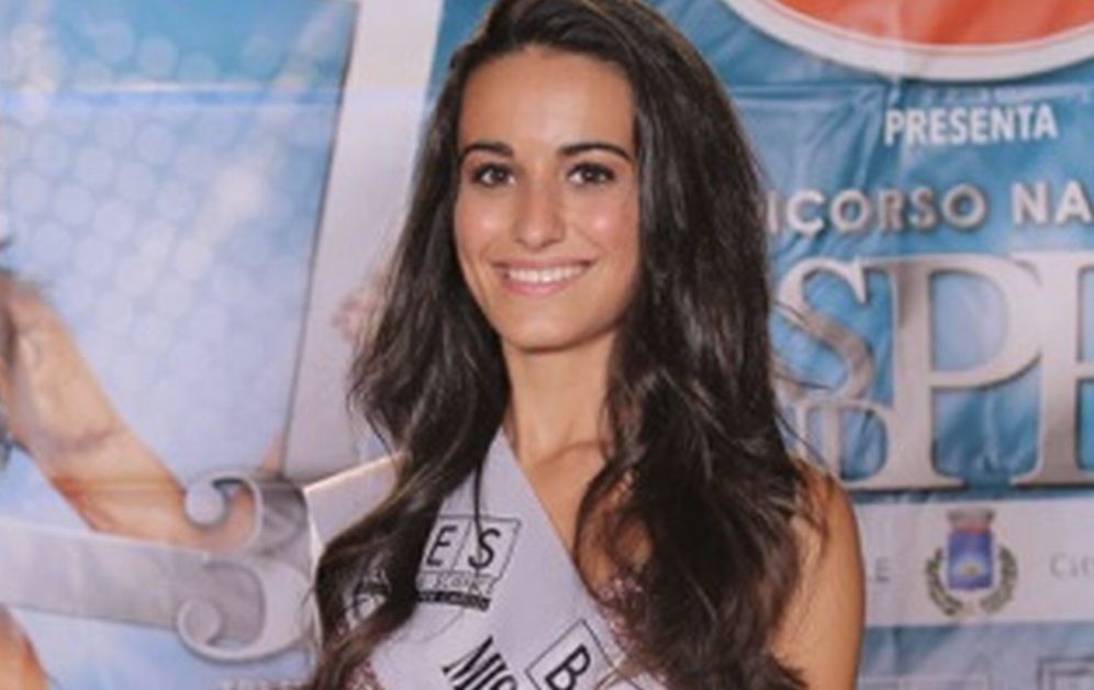 Ilaria Salerno diventa musa e ispira l’artista Riccardo Crosa che crea un’opera e la porta in mostra a Dolceacqua