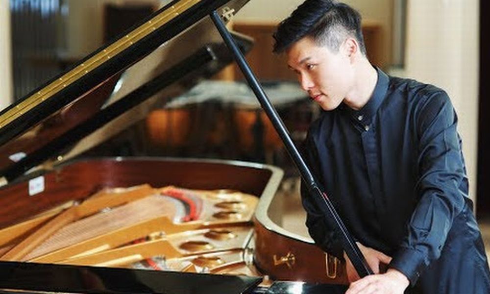 Martedì a Cervo si esibisce il pianista coreano Junhee Kim nella piazza dei Corallini
